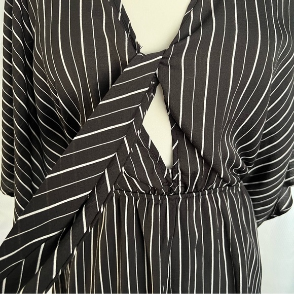 G by Guess Tie-Front Romper Black / White Women’s size L - Picture 3 of 8